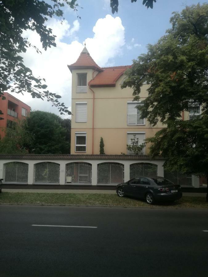 Rose Apartman Debrecen Exterior photo